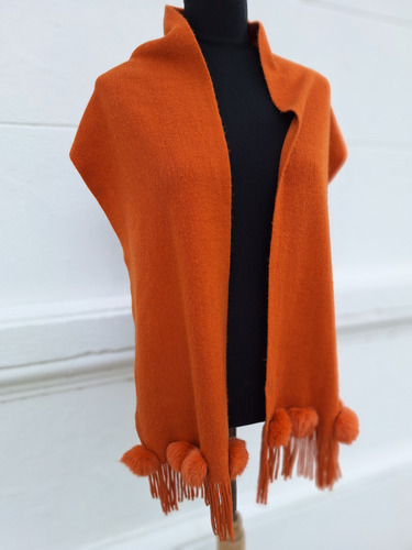 Bufanda Naranja Con Pompones Naranja Oscuro Liso Unico (Usado)