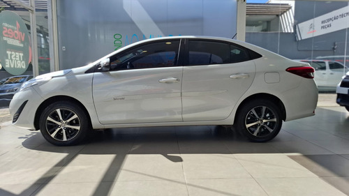 Toyota Yaris Sedán 1.5 XL Live CVT (Flex)