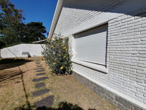 Venta Casa Playa Mansa A 1 Cuadra Del Mar 3 Dormitorios- Ref: 159