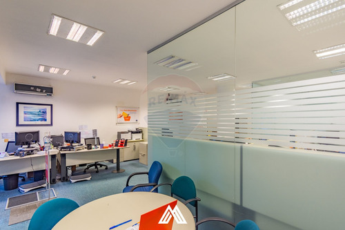 Local/oficina En Berro Y Av. Brasil 90m2 + 300m2