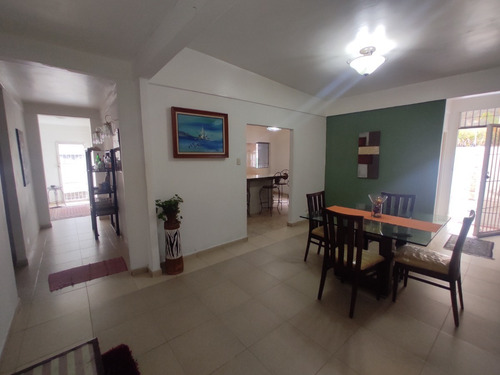 Best House Vende Hermosa Y Amplia Casa Ubicada La Urbanizacion Colinas De Carrizal
