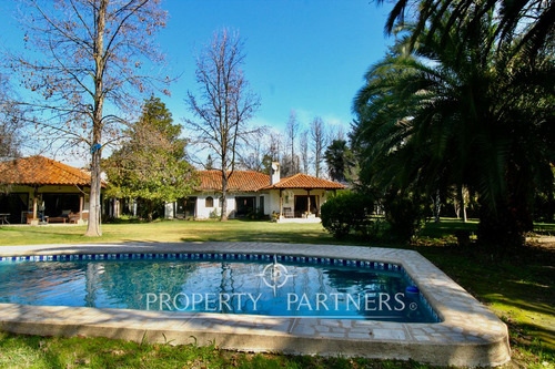 Casa Estilo Español En Parcela Con La Mejor Ubicac...