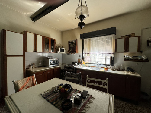 Chalet De 6 Amb C/ Galpón A Refaccionar ¡ideal 2 Familias!