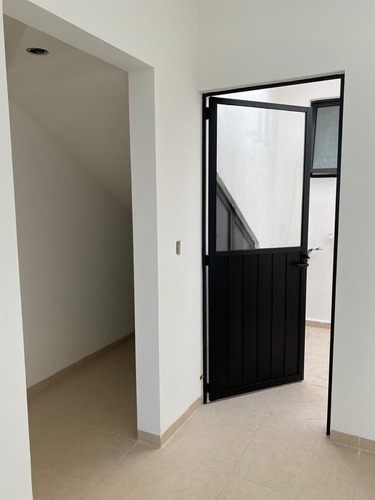 Imagen 5 de 16 de Residencia En Grand Juriquilla, Jardín, 4ta Recamara En Pb,