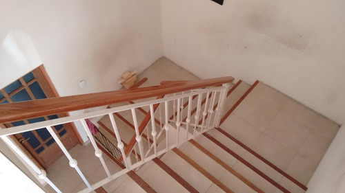 Imagen 23 de 30 de Excelente Chalet En Venta -zona Residencial Castelar Norte- 5 Ambientes- Toma Menor Valor