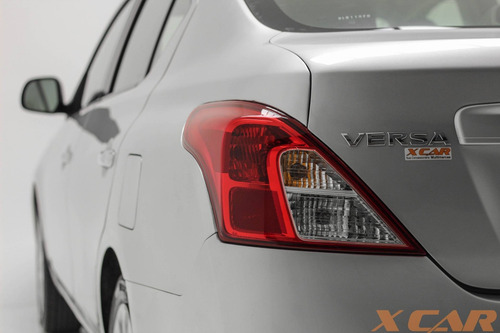 Nissan Versa 1.6 16v Flex Sv 4p Manual Prateado