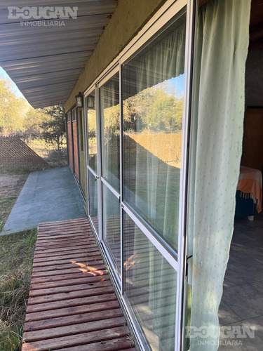 Venta - Casa Tipo Quincho Con Pileta Sobre Terreno Propio