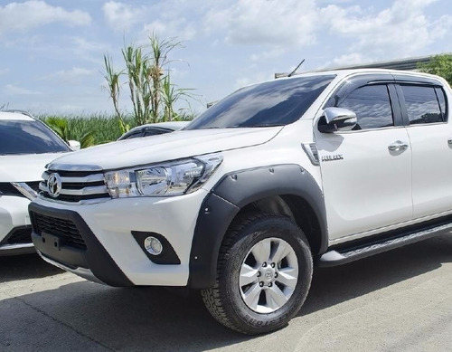 Fenders Lisos Negros Toyota Hilux 2016