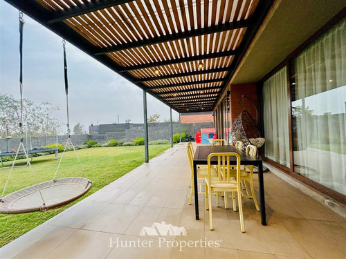 Casa En Venta De 4 Dorm. En Peñalolén Sector Las Pircas