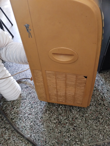 Aire Acondicionado Durabrand Frío/calor Portátil Crema (Usado)