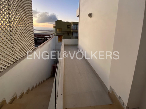 Moderna Casa En Jardines Del Sur Con 272 M2 Útiles