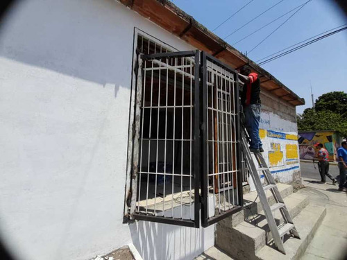 Alquiler De Local Comercial  Av Fzas Aereas Los Samanes Maracay