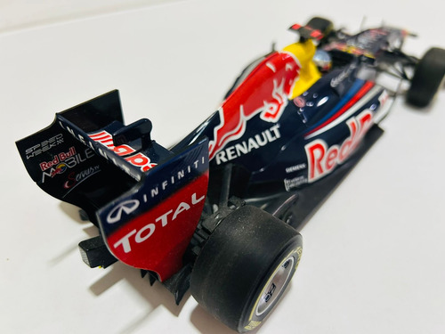 Minichamps F1 1:18 - Rbr08 - Vettel N Senna Azul