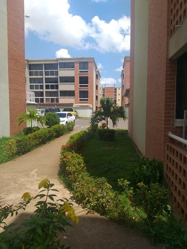 Imagen 2 de 8 de Alquiler Apartamento Amoblado Cr Terrazas Del Roraima
