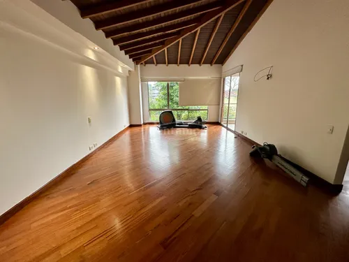 Casa En Arriendo En Loma Benedictinos. Cod A776027