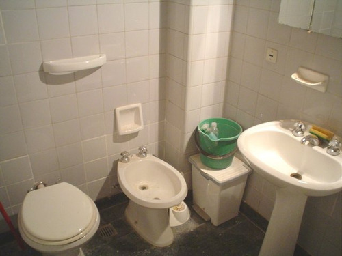 Monoambiente Con Balcón Corrido Al Frente - 2do. Piso Por Escalera