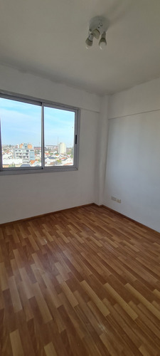 Imagen 4 de 12 de Venta 2 Amb Con Balcón Y Cochera - Lanús Este