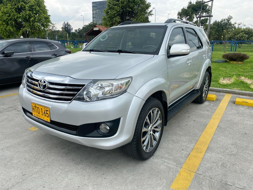 Imagen 2 de 25 de Toyota Fortuner 2.7