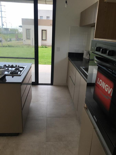 Venta. Casa 3 Dormitorios Con Dependencia Y Escritorio, Tipas Nordelta