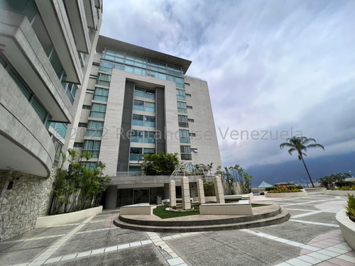 Espectacular Apartamento En Venta Lomas De Las Mercedes Con Su Propia Piscina, Jardín Y Terraza 23-2463