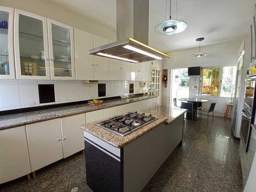 Imagen 10 de 30 de Se Vende Casa 1.200 M² 7h/10b/8p Cerro Verde
