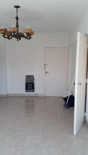Imagen 2 de 12 de Departamento Venta Flores 3 Ambientes