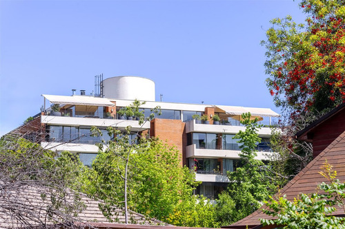 Departamento En Venta De 6 Dorm. En Vitacura