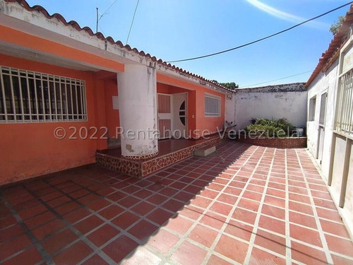 Se Vende Casa Los Samanes Urb. La Esmeraldas Maracay 23-6298 Al