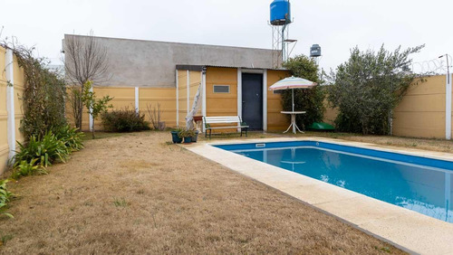 Imagen 6 de 20 de Hermosa Casa Con Pileta A La Venta En Lobos