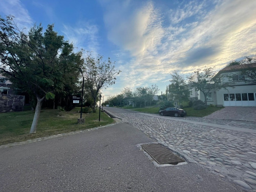 Imagen 4 de 8 de Excelente Terreno En Exclusivo Barrio Privado Cerro Alto, Ultimos Terrenos Disponibles!!!