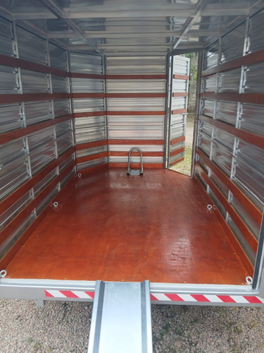 Carreta Baú Mede 1,40 X2m Mais 50 Cm Com 1.50 Altura