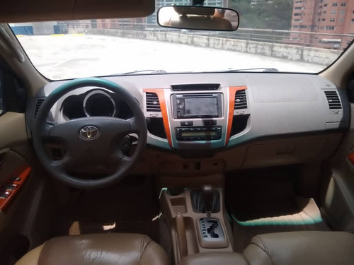 Imagen 5 de 9 de Toyota Fortuner