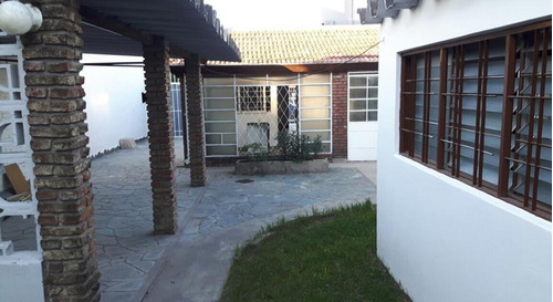 Venta Casa Con Pileta Mas Departamento Al Fondo. Toma Auto 