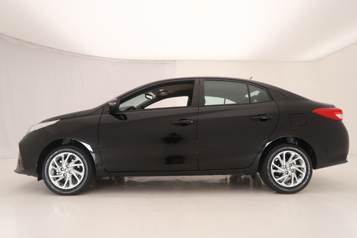 Imagen 6 de 14 de Toyota Yaris 4p Xls 1.5 Cvt