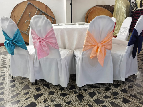 Silla Apilable Con Cubierta De Tela Y Moño (Usado)