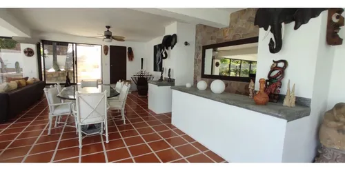 Residencia En Venta A Orilla Del Lago Yutti