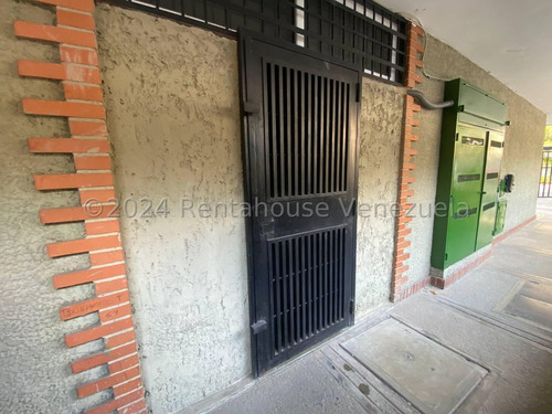 Local En Alquiler Colinas De Bello Monte#24-22575 Si Buscabas Un Local, Oficina O Consultorio A Pie De Calle En Colinas De Bello Monte Esta Es La Opción Ideal Para Ti