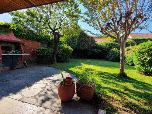 Excelente Chalet De 5 Ambientes.