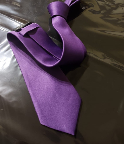 Corbata Violeta Intenso