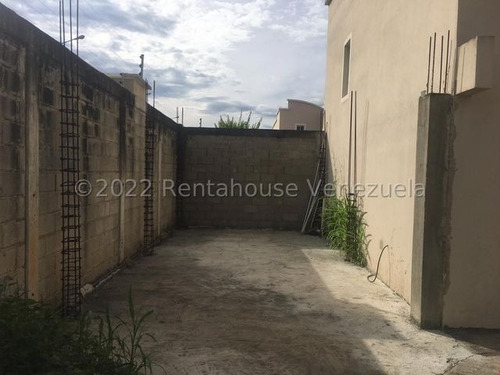 Imagen 17 de 30 de Casa En Alquiler Ciudad Roca, Barquisimeto , Zona Este, Amoblada, Tanque Subterraneo , Planta Electrica. Contacto 0424-5620928 Flex 22-25424 Z19