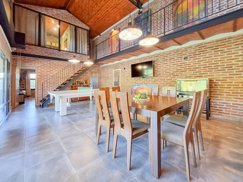 Venta - Casa De 3 Dormitorios En Funes