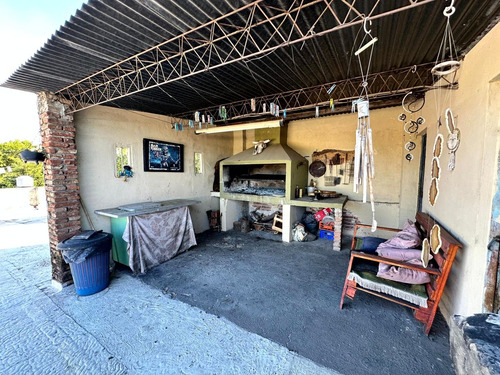 Casa Con Locales En Venta En Rafael Calzada