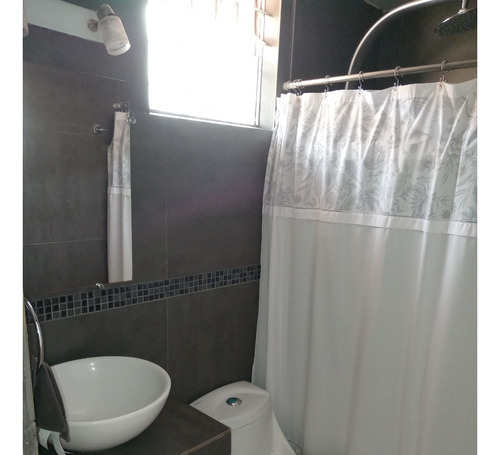 Cómoda Casa Con Amplia Cocina 3d/2b