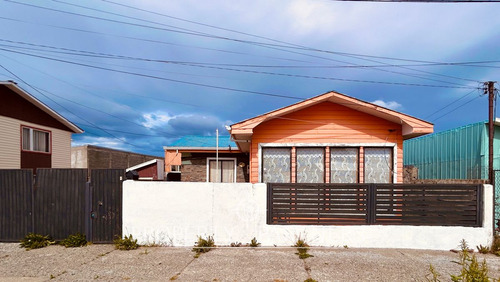 ¡gran Oportunidad Para Remodelación! Propiedad En ...