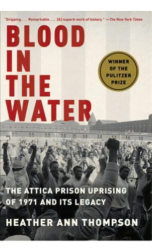 Blood In The Water : The Attica Prison Uprising Of 1971 And Its Legacy, De Heather Ann Thompson. Editorial Vintage, Tapa Blanda En Inglés