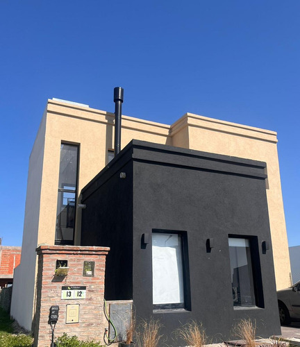 Casa En Venta, Barrio Vicente Federico I