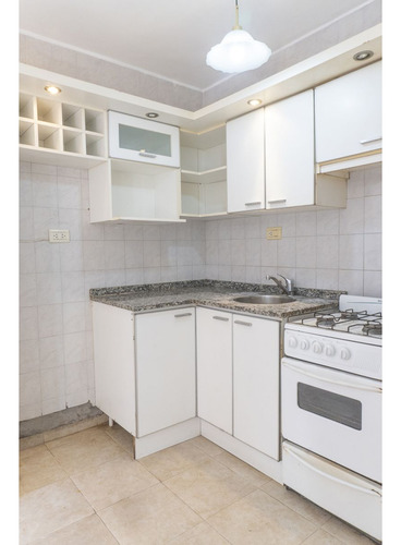 Ph En Venta. Casa De Pasillo. Un Dormitorio.