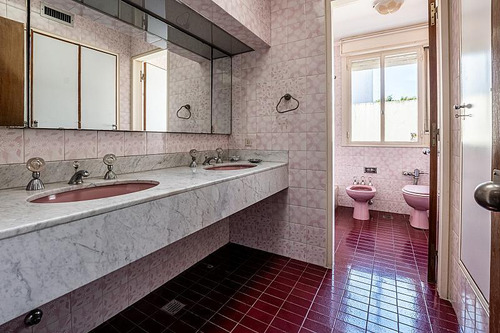 Venta Casa 6 Dormitorios Jardín Pisicina Garage Parque Chacabuco