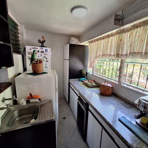 Vendo Bello Apartamento Colinas De Bello Monte. 345 Mts2 Parte Alta. Duplex. Edificio De 3 Pisos. 4 Hab. 4 Puestos Est.