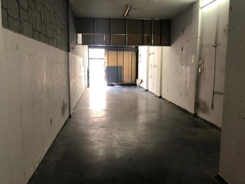 Colonia Esq. Vazquez. Local 65m² Y Sótano.